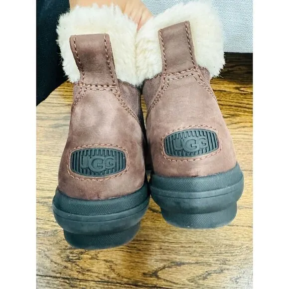 UGG NWOB Hagsburg Zip Brown Waterproof Ankle Boots