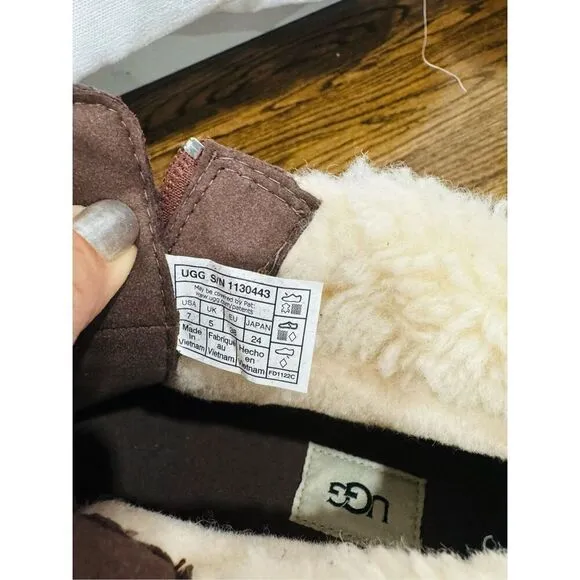 UGG NWOB Hagsburg Zip Brown Waterproof Ankle Boots