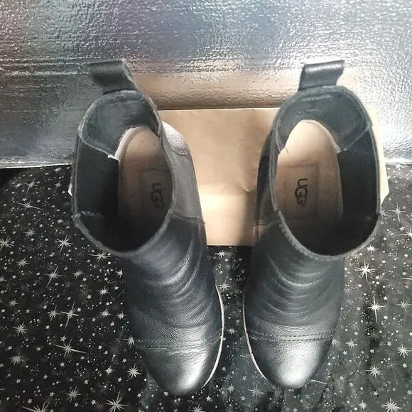 UGG Pax Stout Wedge Black Leather Pull-On Ankle Boots Womens Size 6