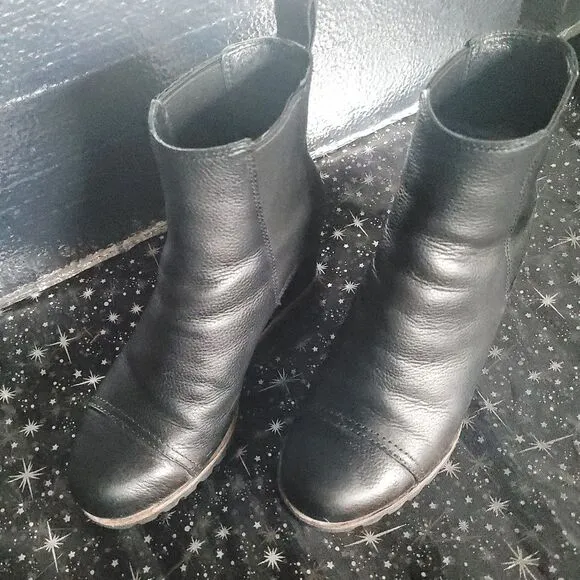 UGG Pax Stout Wedge Black Leather Pull-On Ankle Boots Womens Size 6