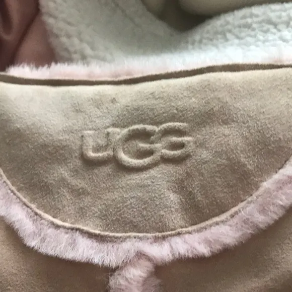 Ugg pink poncho M!L