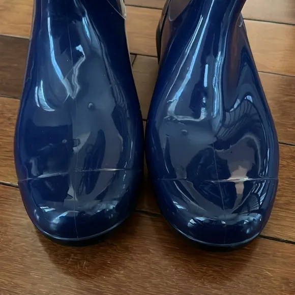 UGG Shaye blue jay rain boots Sz 8