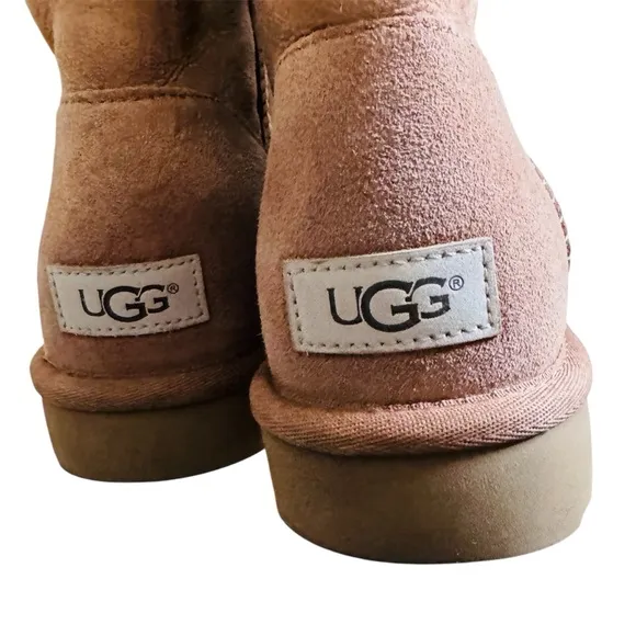 UGG Womens Bailey Button Boot Chestnut Size 10 NEW