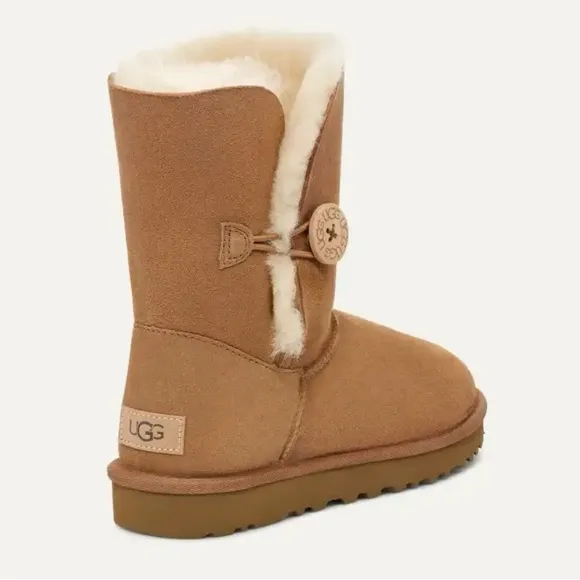 UGG Womens Bailey Button Boot Chestnut Size 10 NEW