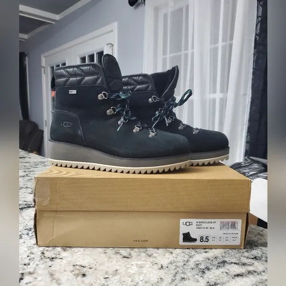 UGG WOMEN'S BIRCH LACE-UP BOOT WATER-RESISTANT SHEARLING SUEDE BOOTS. Preloved!