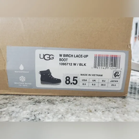 UGG WOMEN'S BIRCH LACE-UP BOOT WATER-RESISTANT SHEARLING SUEDE BOOTS. Preloved!