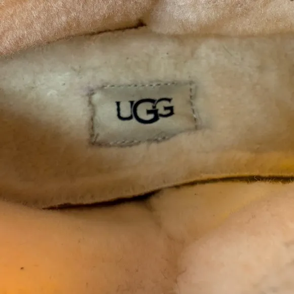 UGG Womens Classic Clear Mini Waterproof Ankle Boots Size 9