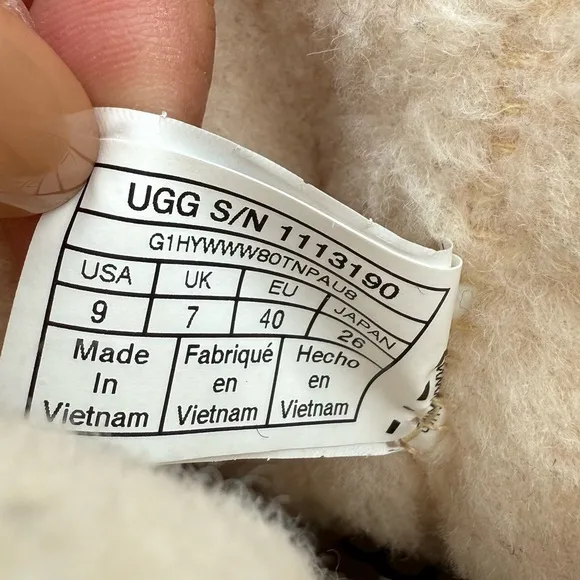UGG Womens Classic Clear Mini Waterproof Ankle Boots Size 9