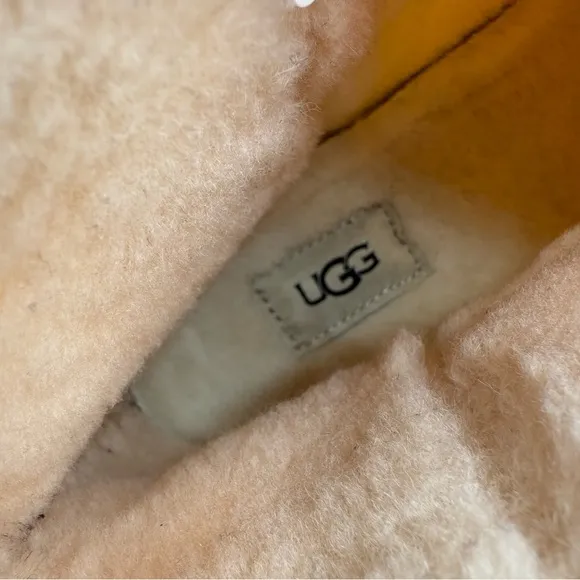 UGG Womens Classic Clear Mini Waterproof Ankle Boots Size 9