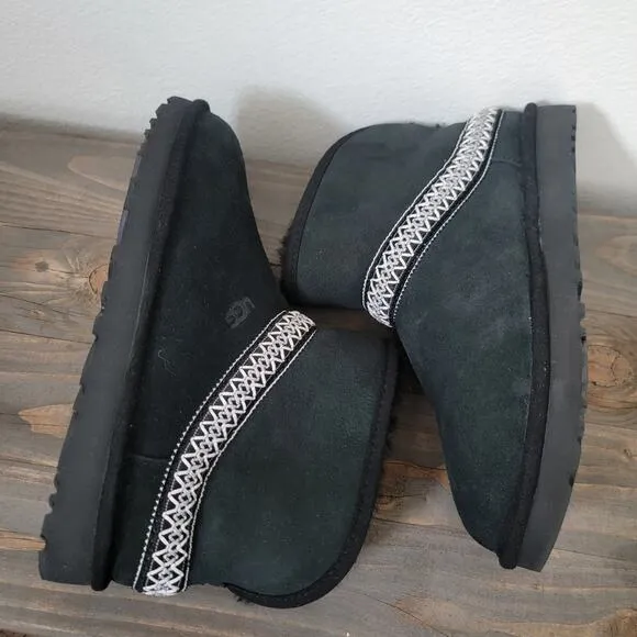 Ugg Womens Sz 7 Classic Mini Crescent Black Short Ankle Boots Lamb Fur NEW