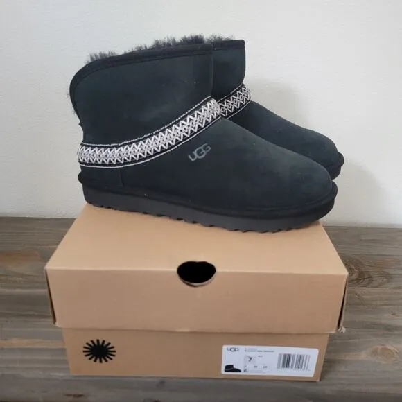 Ugg Womens Sz 7 Classic Mini Crescent Black Short Ankle Boots Lamb Fur NEW