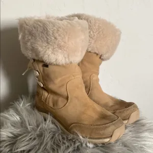 UGG Women's Tan Shearling Boots