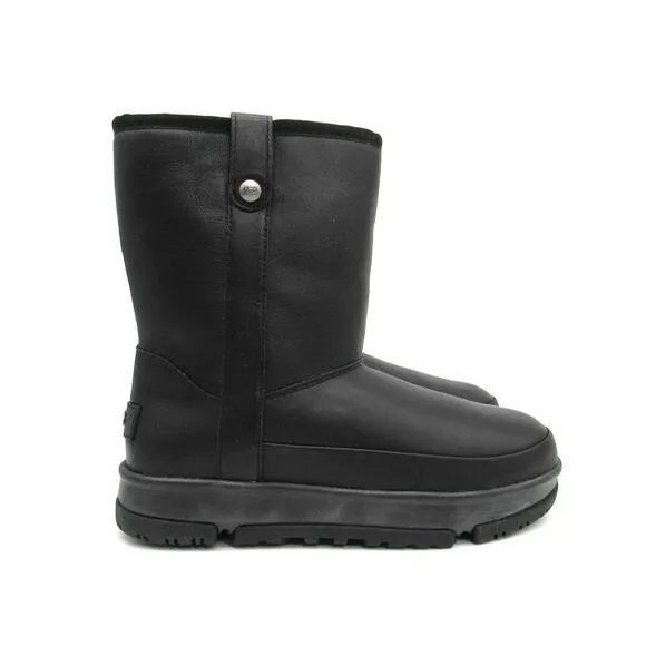 UGG CLASSIC WEATHER SHORT WOMEN'S BOOTS IN BLACK SZ 6.5