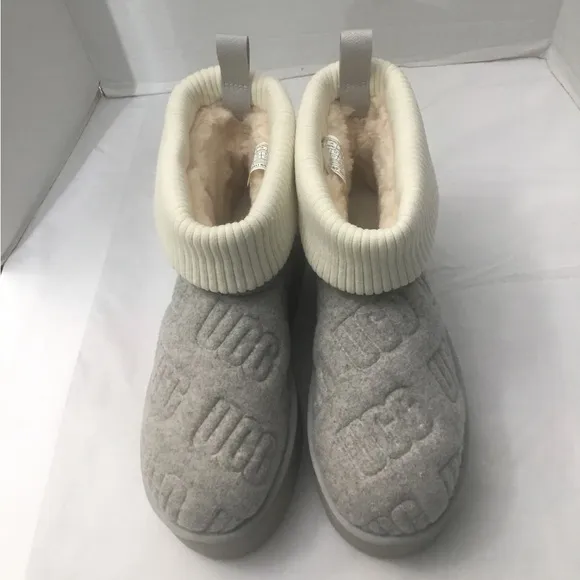 UGGS BOOTS