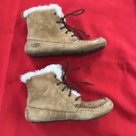 UGGS CHESNUT MOCCASIN BOOTS SIZE 5.5