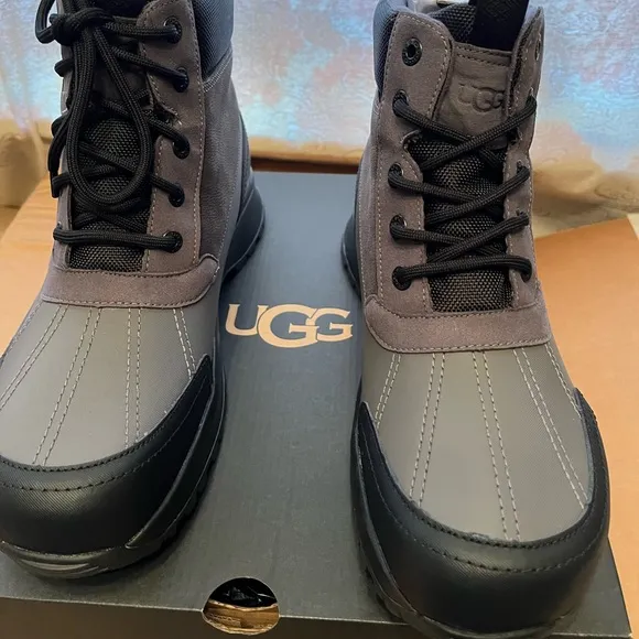 Uggs Emmett Duck all weather boots size 11