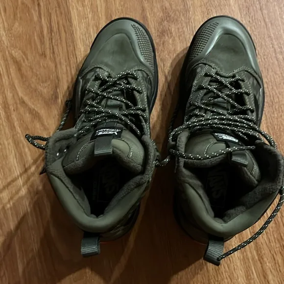 Vans Ultrarange Exo Hi all weather Mte 66 supply grape leaf