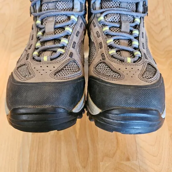 Vasque Boots Womens Size 7.5W Breeze 2.0 7481 Vibram Soles Hiking Outdoor Brown
