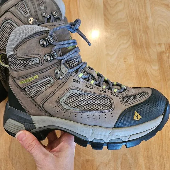 Vasque Boots Womens Size 7.5W Breeze 2.0 7481 Vibram Soles Hiking Outdoor Brown