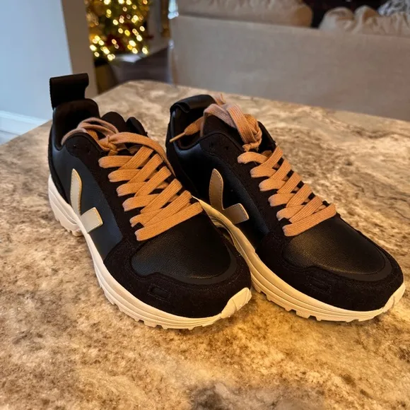 VEJA Black/Pearl Hiking Shoes