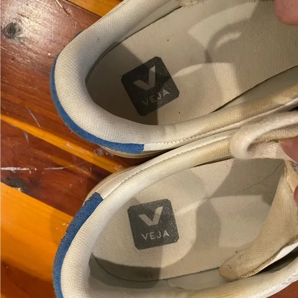 VEJA CAMPO CHROMEFREE LEATHER  WHITE/SWEDISH BLUE SIZE 8 shoes sneakers