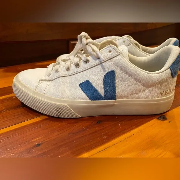 VEJA CAMPO CHROMEFREE LEATHER  WHITE/SWEDISH BLUE SIZE 8 shoes sneakers