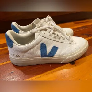 VEJA CAMPO CHROMEFREE LEATHER  WHITE/SWEDISH BLUE SIZE 8 shoes sneakers