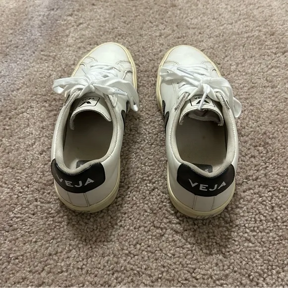 Veja Campo Leather White Sneakers Women’s Size 5 EU 36