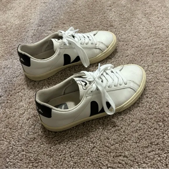 Veja Campo Leather White Sneakers Women’s Size 5 EU 36