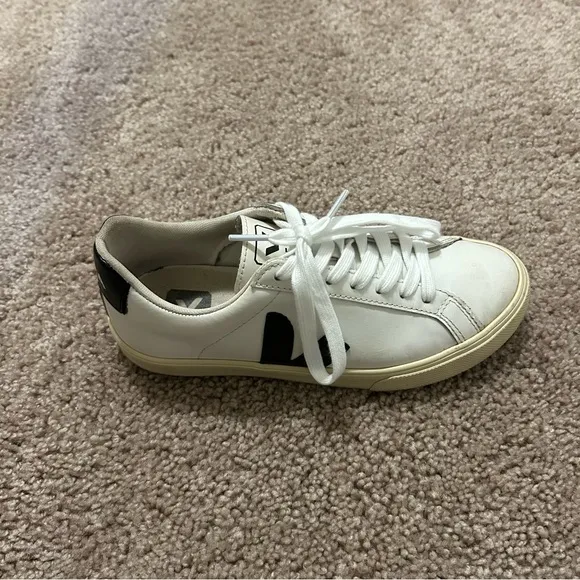 Veja Campo Leather White Sneakers Women’s Size 5 EU 36