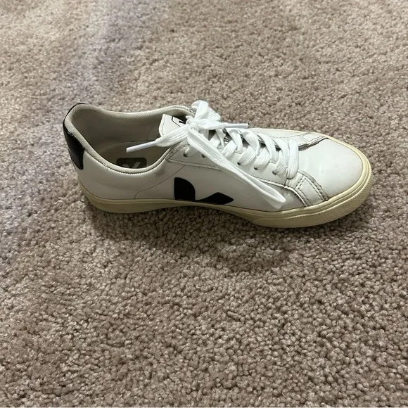 Veja Campo Leather White Sneakers Women’s Size 5 EU 36