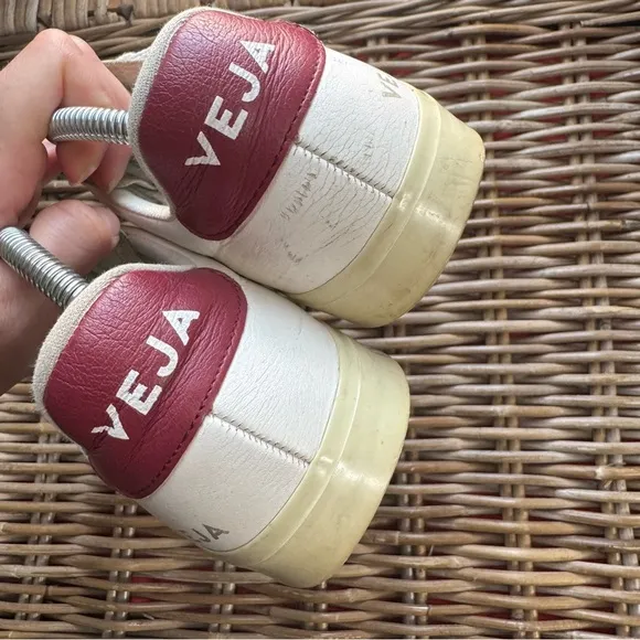 Veja Sneakers Womens 10 41 White Pink Leather Lace Up Casual Shoes