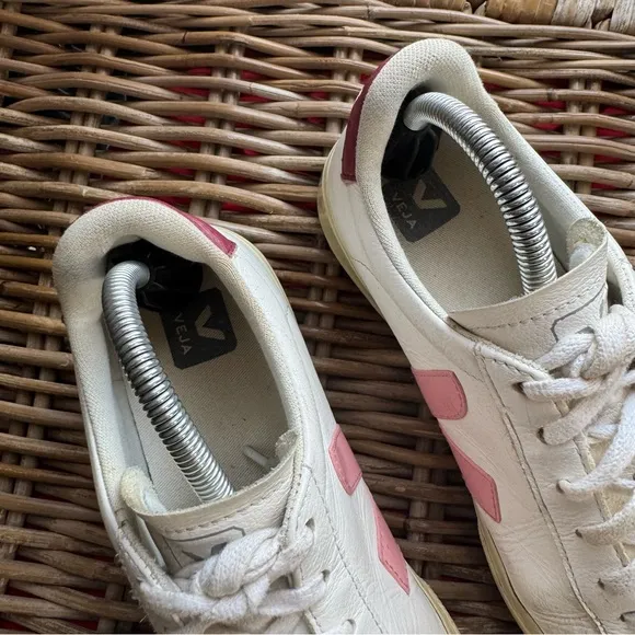 Veja Sneakers Womens 10 41 White Pink Leather Lace Up Casual Shoes