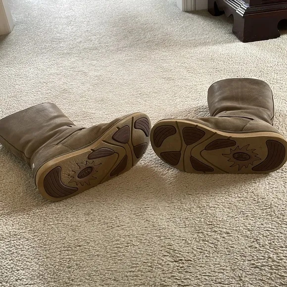 Very warm UGG boots