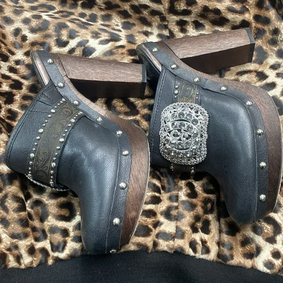 Vince Camuto Rare Leather Stunning Crystal Embroidered Shoes Never Used