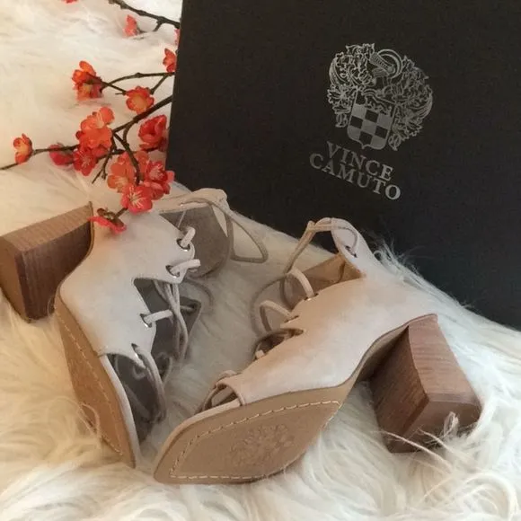 💞VINCE CAMUTO 💞tipsy taupe true suede shoes
