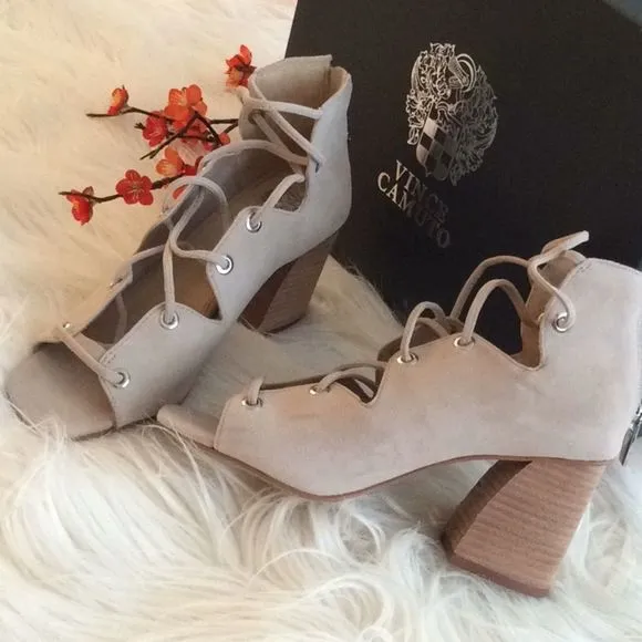 💞VINCE CAMUTO 💞tipsy taupe true suede shoes
