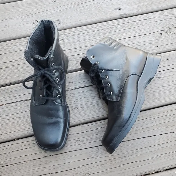 Vintage 90s y2k Siberian Husky Waterproof Black Leather Lace Up Chunky Boots 9.5