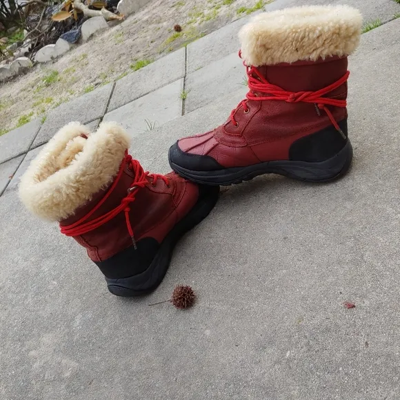 Vintage Bearpaw Signature Duck Boots