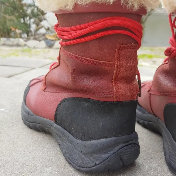 Vintage Bearpaw Signature Duck Boots