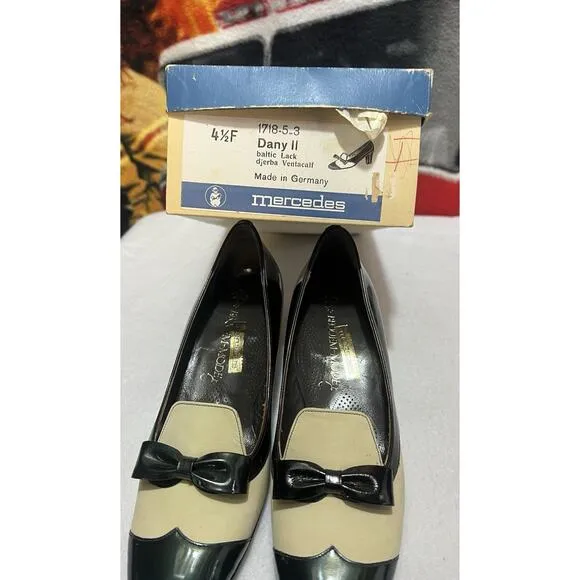 Women's Mercedes Patent Leather Shoes Rate Size 4 1/2 F Green &amp; Beige Mid Heel