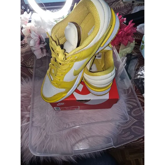 Women's Nike Dunk Low Sneakers Yellow/White