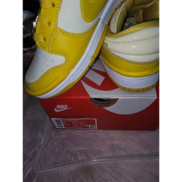 Women's Nike Dunk Low Sneakers Yellow/White