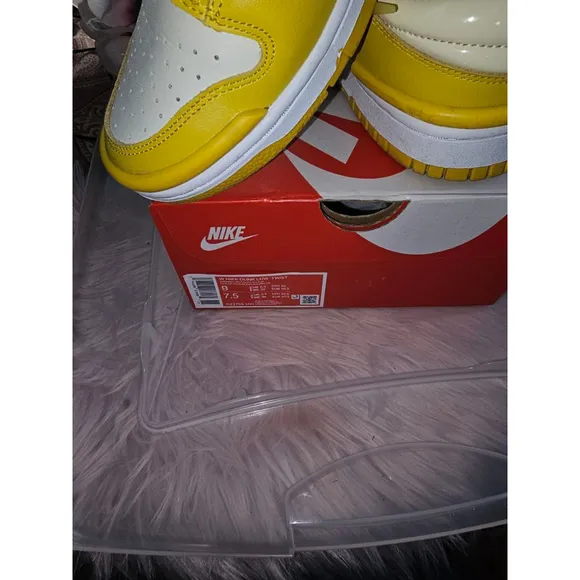 Women's Nike Dunk Low Sneakers Yellow/White