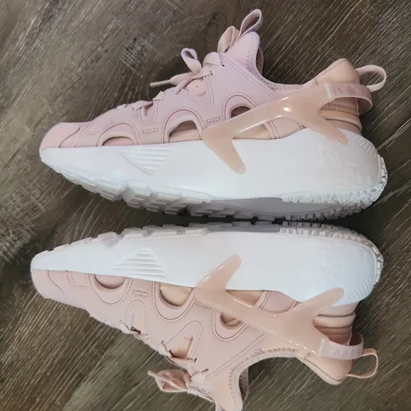 Women's Nike Hurache shoes