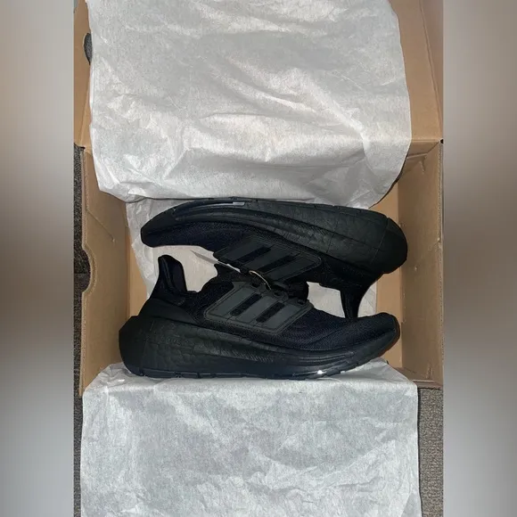 Women’s Size 6.5 Or Men’s Size 5.5 Adidas Ultraboost Light Core Black Shoes