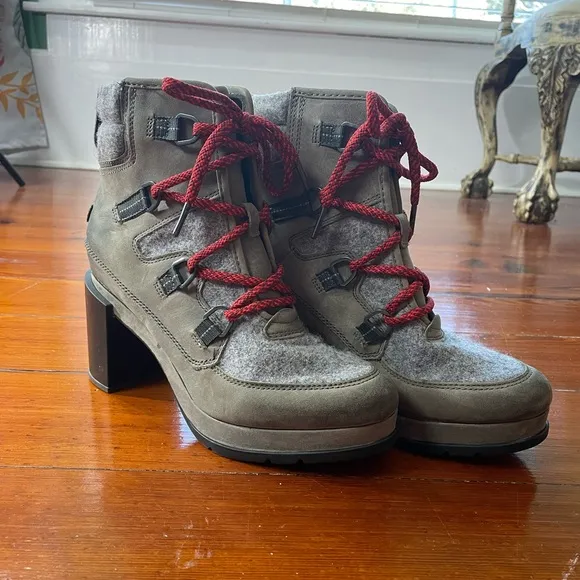 Women’s Sorel Blake Lace Up Hiker Inspired Leather Heeled Bootie ~ Size 9