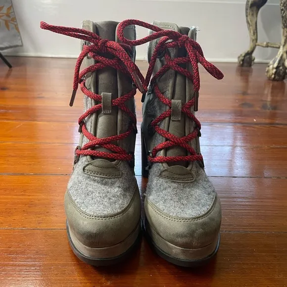 Women’s Sorel Blake Lace Up Hiker Inspired Leather Heeled Bootie ~ Size 9