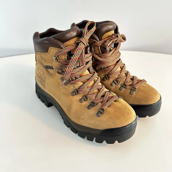 Zamberian Women’s Hiking Boots, leather Gore-Tex vibrant sole -made in Italy sz8