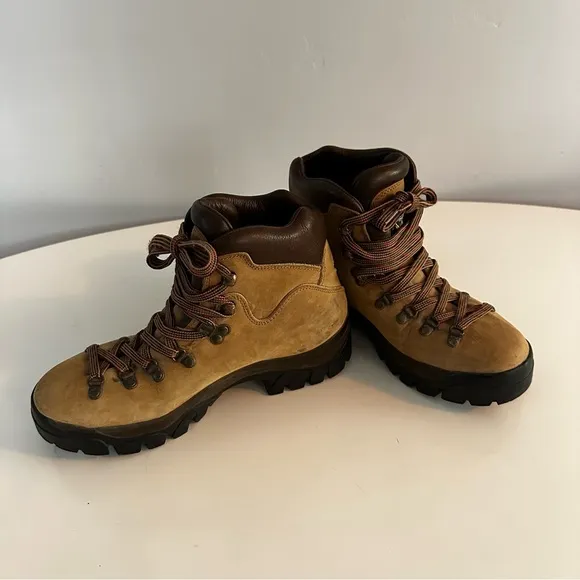 Zamberian Women’s Hiking Boots, leather Gore-Tex vibrant sole -made in Italy sz8